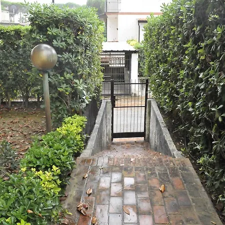 Anna Villa Baia Domizia